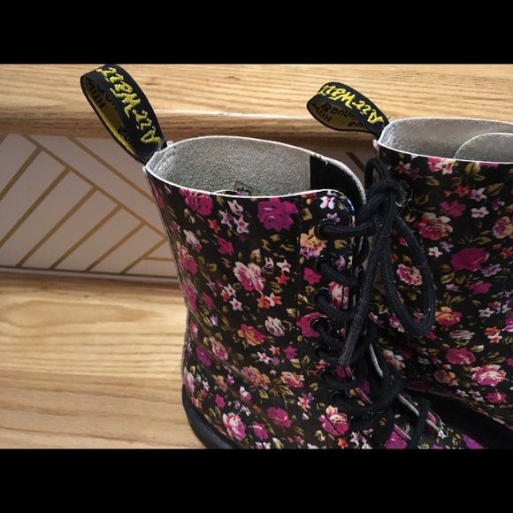 Dr. Martens Simone Floral Boots UK 4 US 6 Patent Leather - Picture 6 of 11